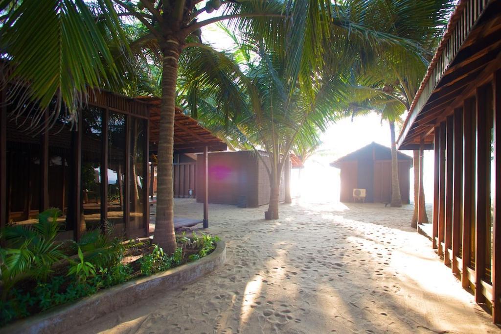 Dunhill Beach Resort Agonda Esterno foto